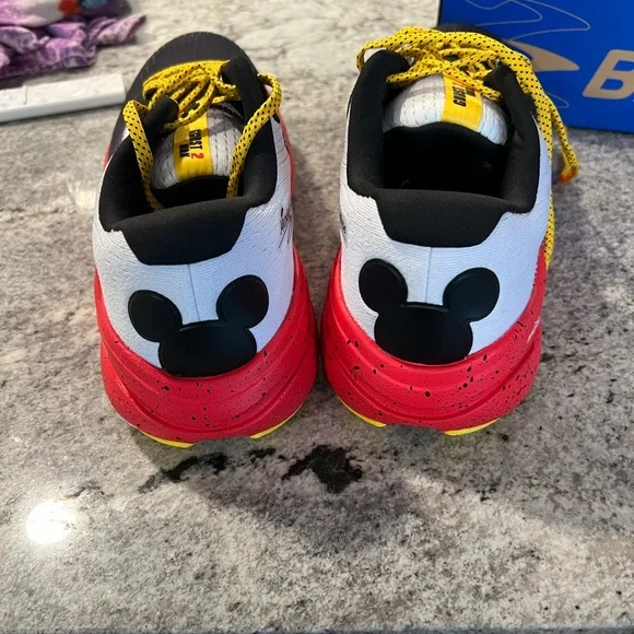Brooks Women’s Running Shoes Ghost Max 2 Mickey Mouse NIB - Picture 4 of 7